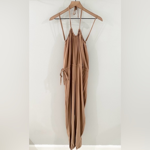Indah Halter Neck Jumpsuit Camel Brown Size Small - Picture 4 of 9